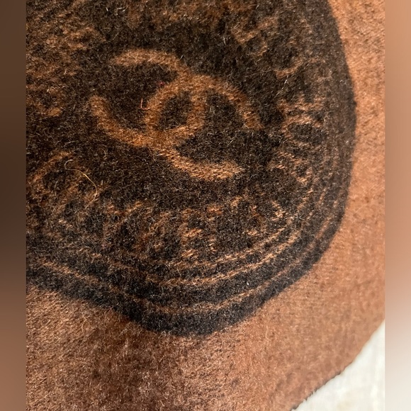 CHANEL cashmere chain link throw blanket with fringe edges, super RARE! - Picture 3 of 5